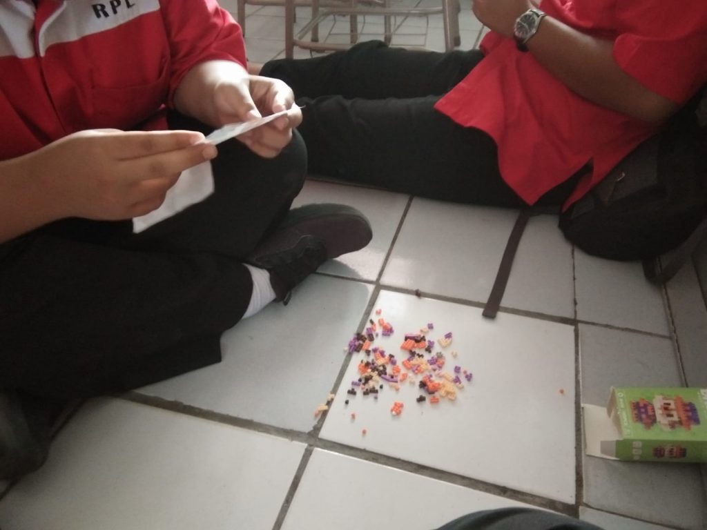 mapel bk merancang lego tetapi belum jadi